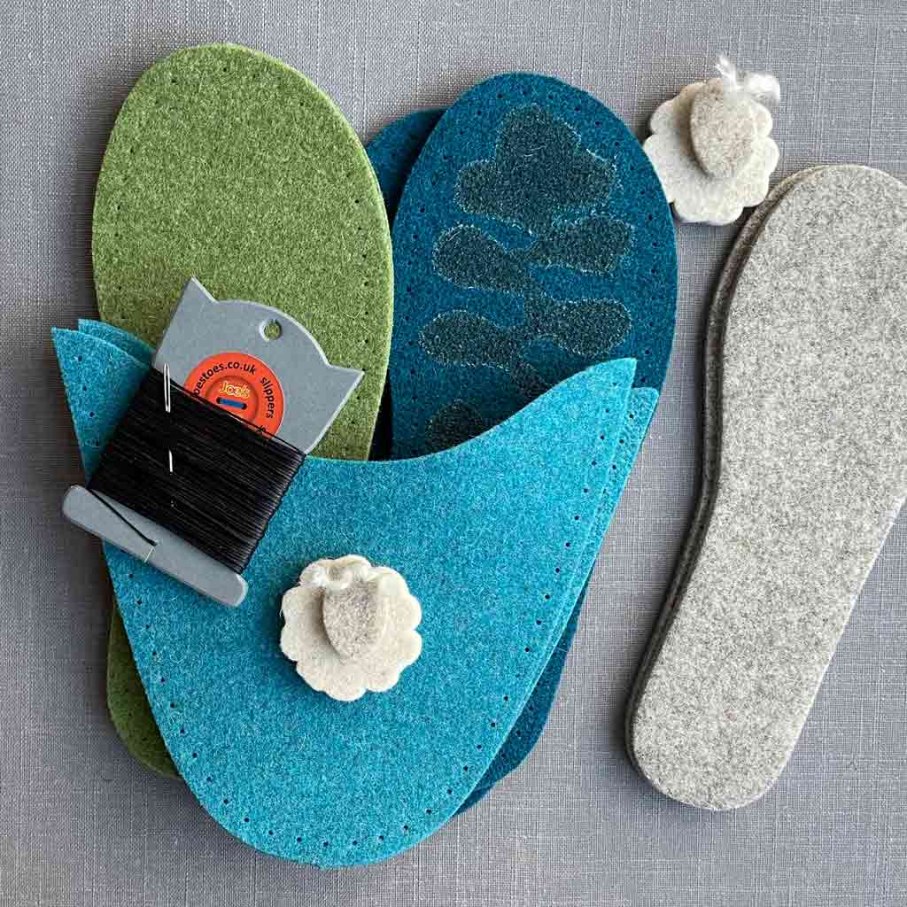 Joe's Toes sheepy slipper kit in turquoise with sheep motif  and felt outsoles