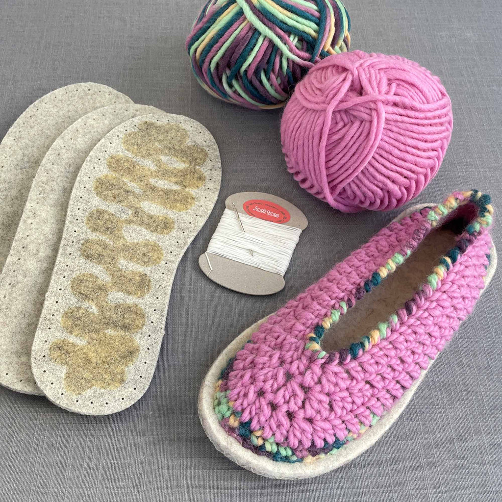 Joes-toes-sarah-slipper-kit-with-pink-blossom-felt-soles