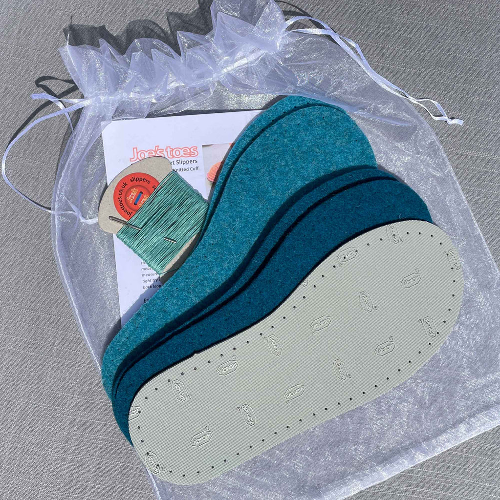 kit-without-yarn-turquoise-and-teal-and-Vibram