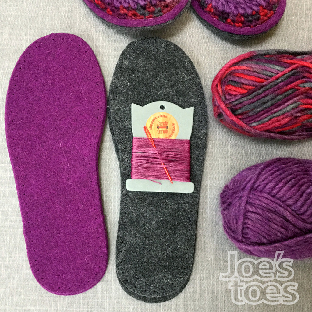 Sarach crochet slipper kit elements in Berry mix